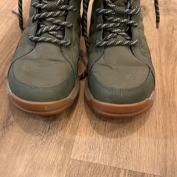 Hunter green meadows shorty Columbia snow boots - Picture 5 of 9